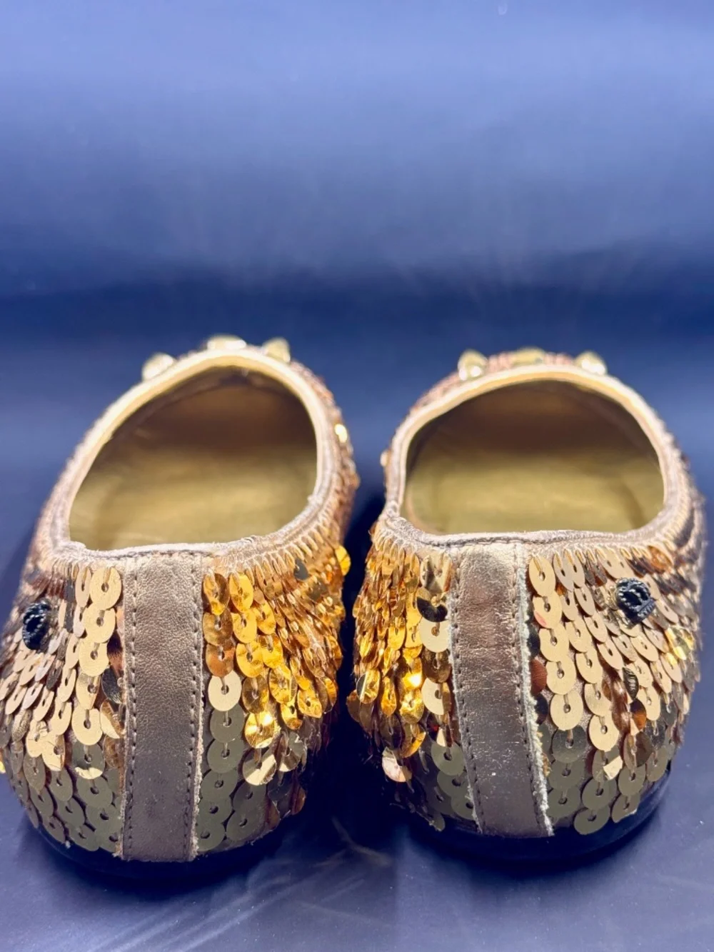 GIRLS SIZE 2E GOLD SEQUIN BALLERINA FLATS JUICY COUTURE WITH STUD DETAILS